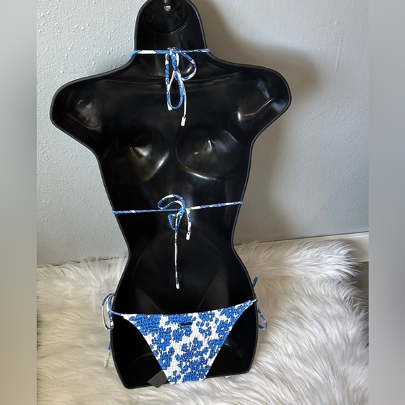 Blue floral ruffle string style swimsuit set from Triangl. - Picture 7 of 9